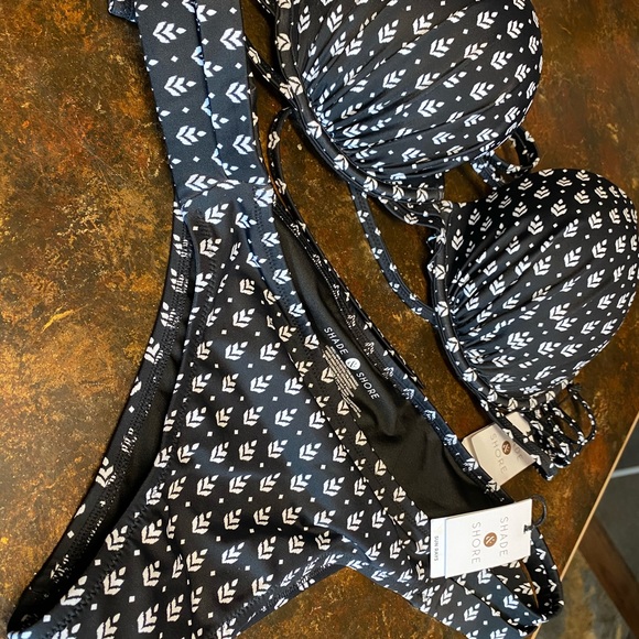 Bikini - Picture 2 of 3